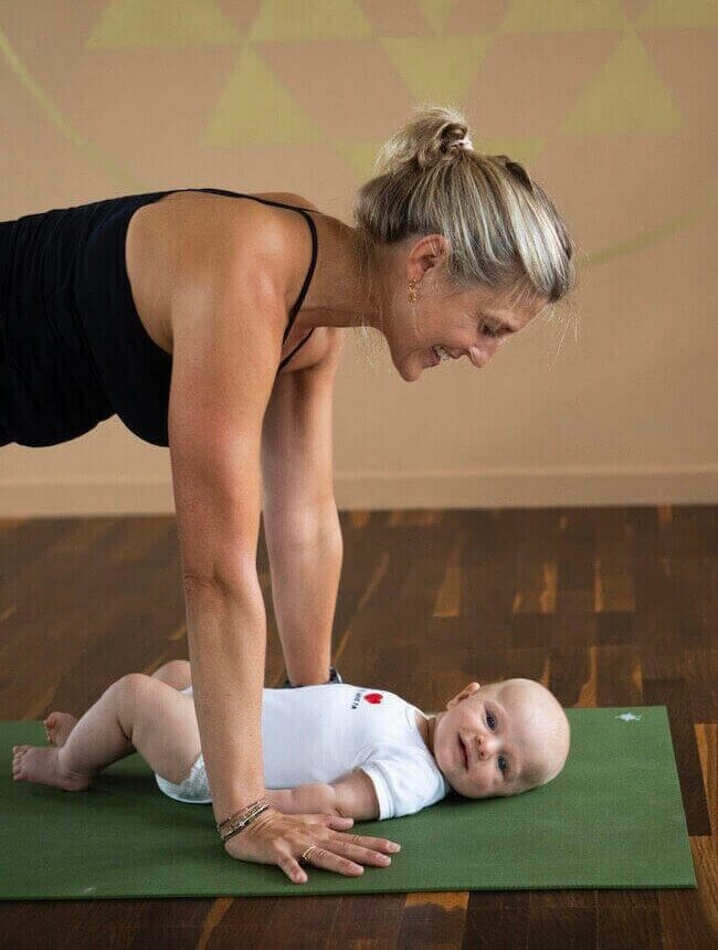 yogakurs mamma baby hos ashtanga yoga uppsala